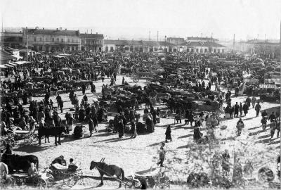 Прикрепленное изображение: Старый рынок ныне площадь Ленина с памятником.jpg